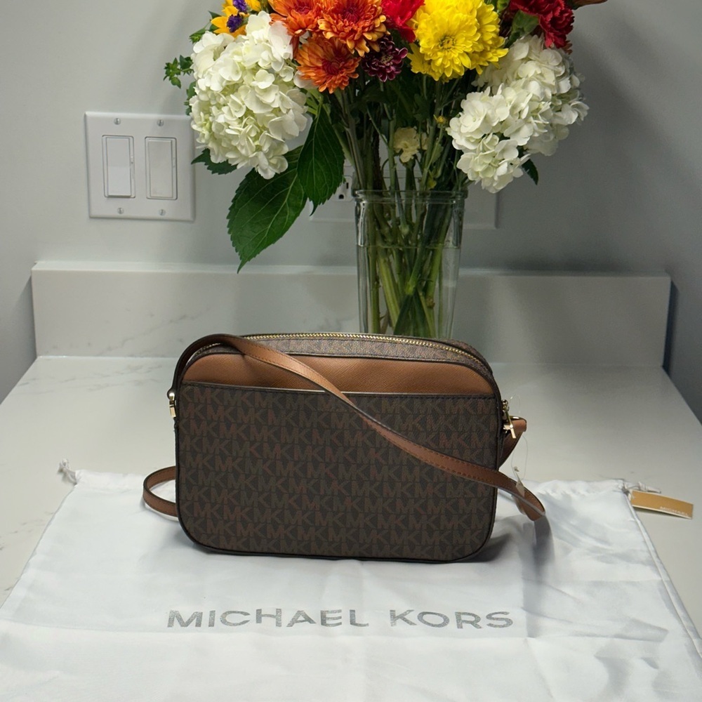 Michael Kors Brown Jet Set Crossbody Camera Bag with MK Dust Bag NWT - Picture 3 of 9